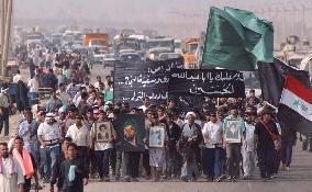 Shias Muslims heading for rally in Karbala